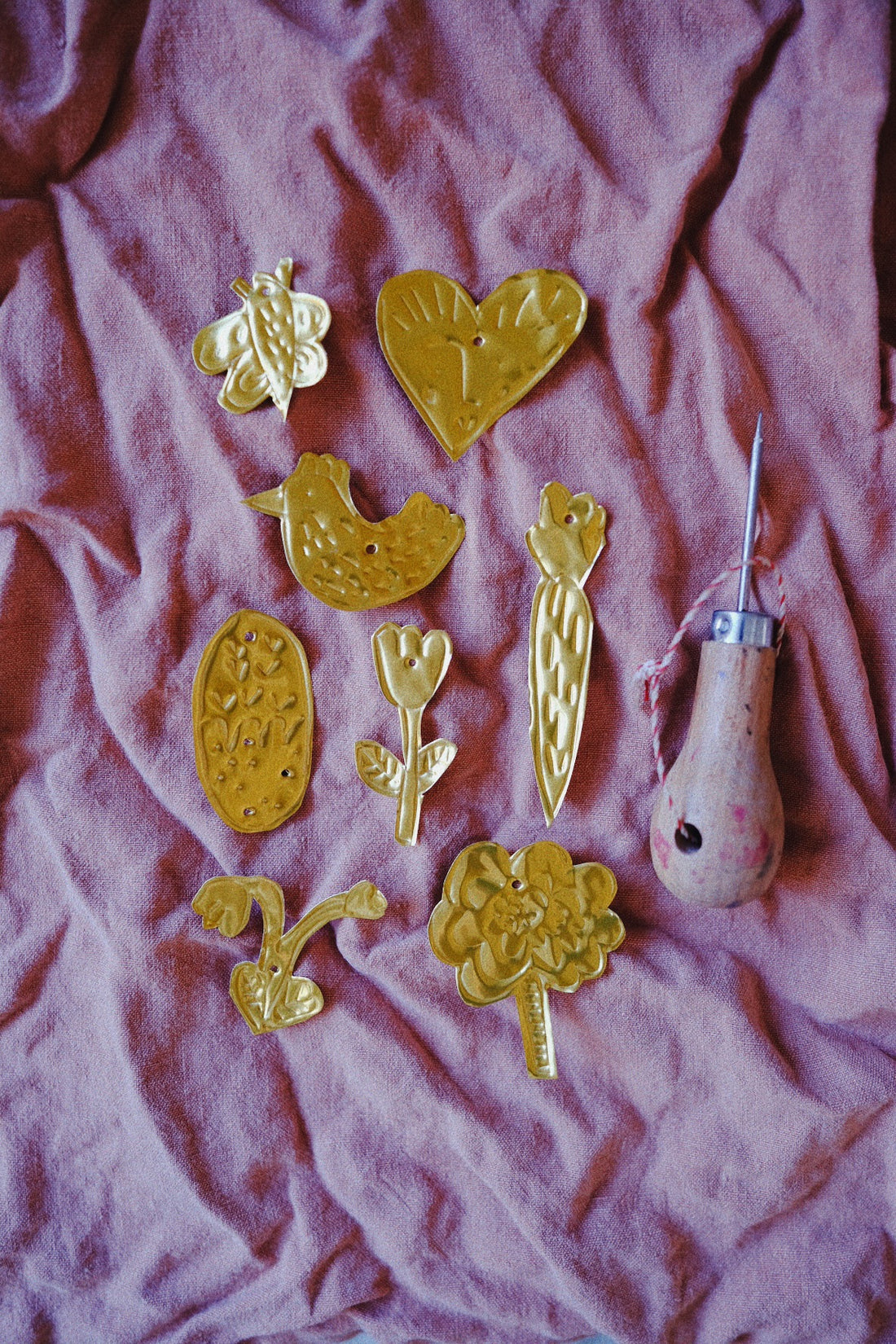 Craft template for golden EASTER pendants [Download/Printable]
