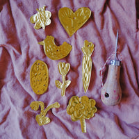 Craft template for golden EASTER pendants [Download/Printable]